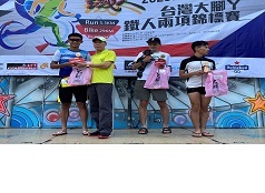 本校海觀二碩陳銘宗同學榮獲大腳丫鐵人兩項錦標賽冠軍得獎照片